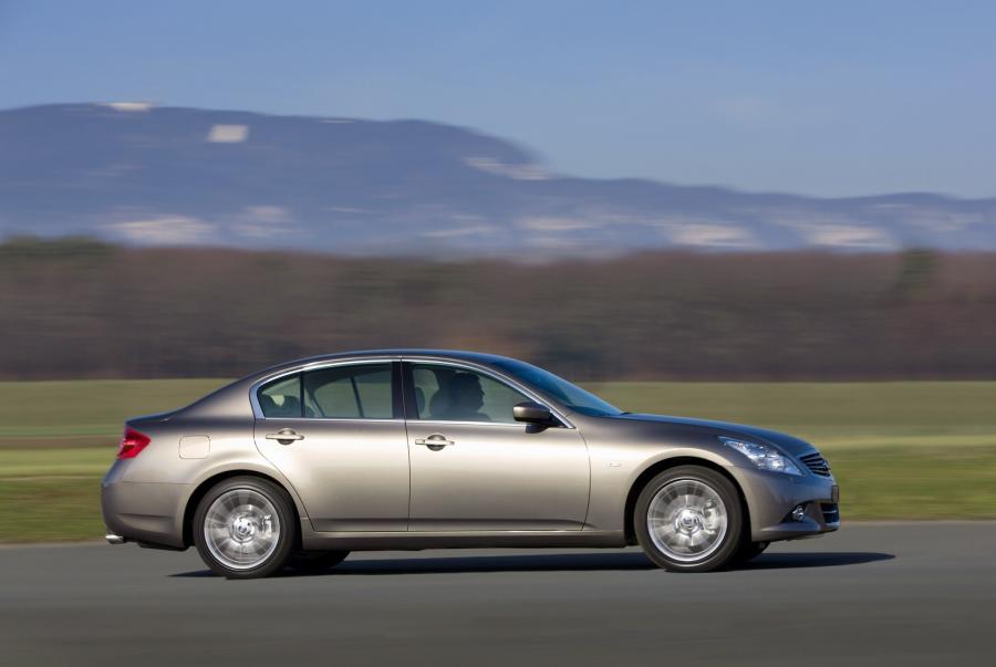  Infiniti G37 2010 года  (EU) (фото 32 из 53)